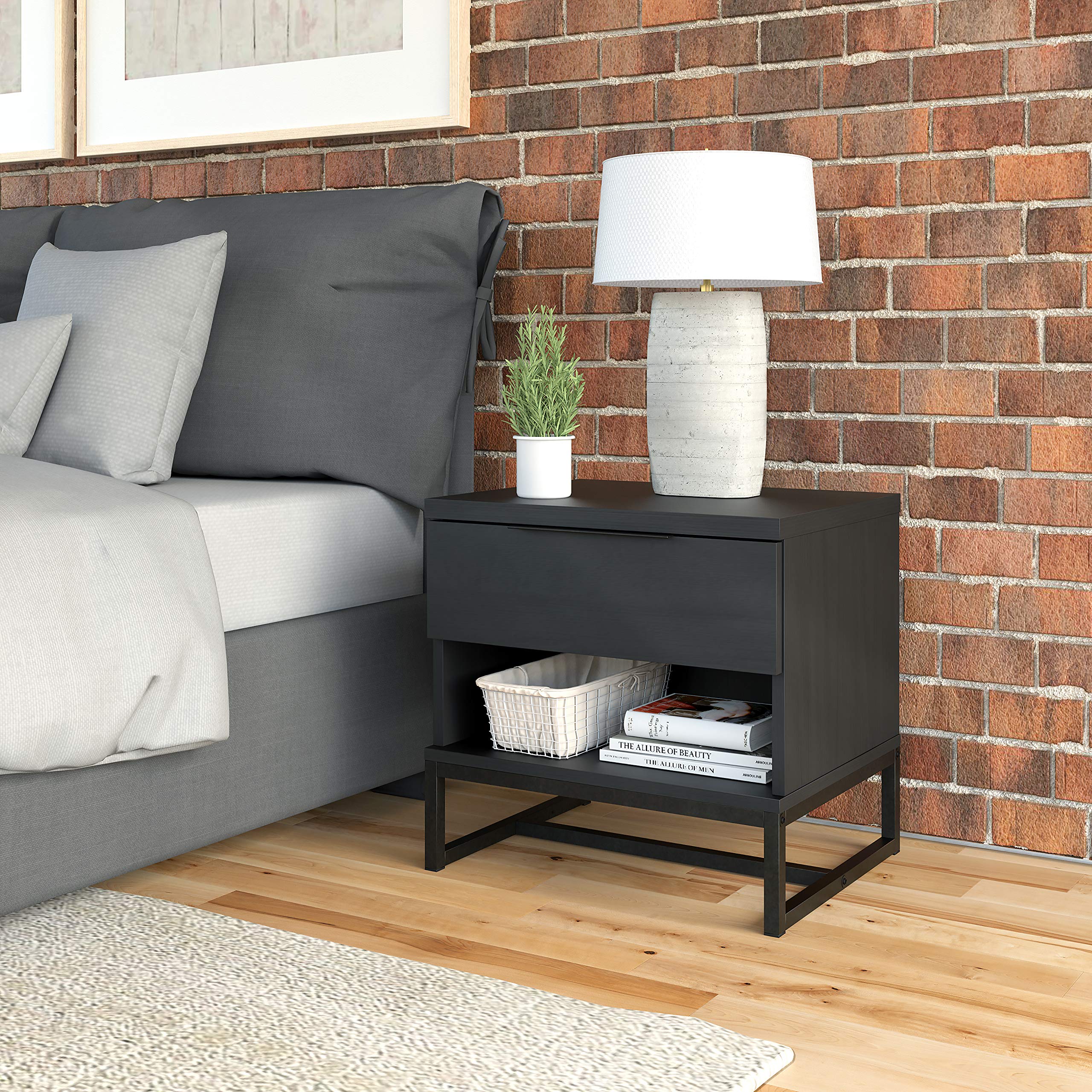 Boyd Sleep Catania, Contemporary Wood Finish, 5 Piece Drawer, Black Nightstand